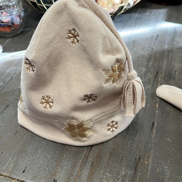 Outbrook Cream snowflake beanie cap and matching gloves - Picture 2 of 6